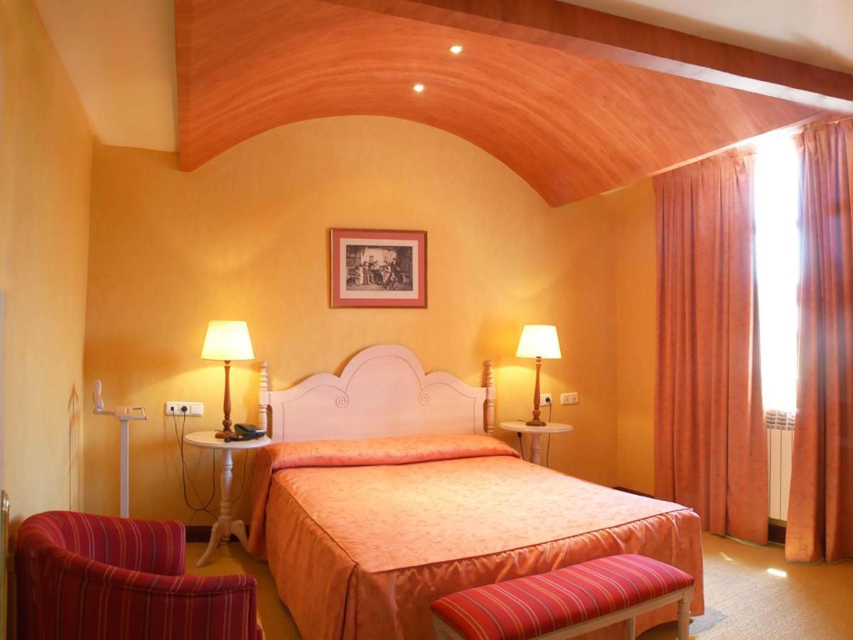 Hotel San Camilo Navarrete Room photo